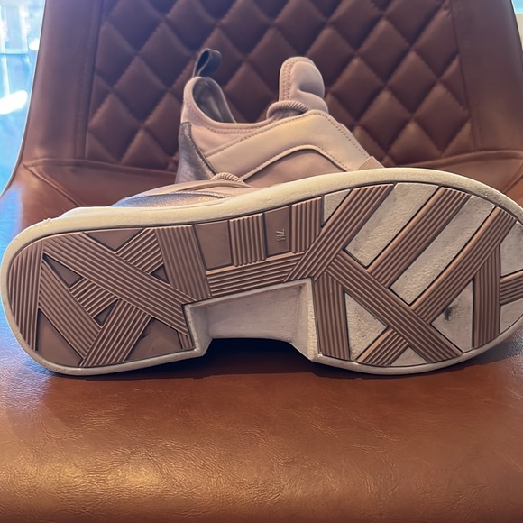 Rare find Kendall +Kylie sneakers worn a couple times in great condition. - Picture 2 of 4